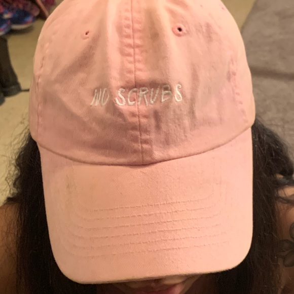 Cute hat - Picture 3 of 4